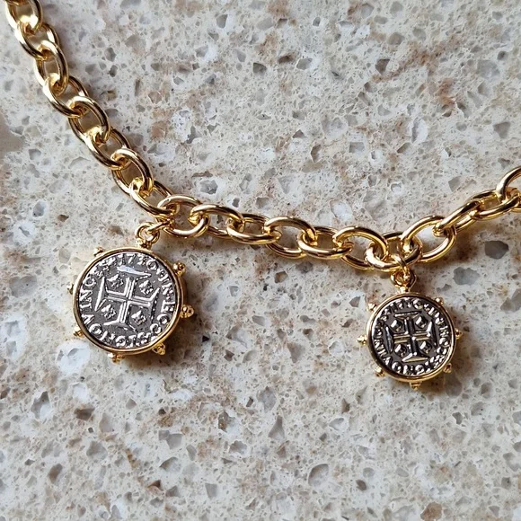 Gold charm necklace - Picture 2 of 5